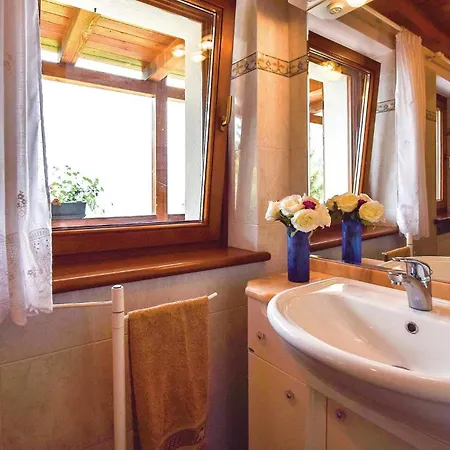 Casa vacanze 2 Bedroom Lovely In Lamon